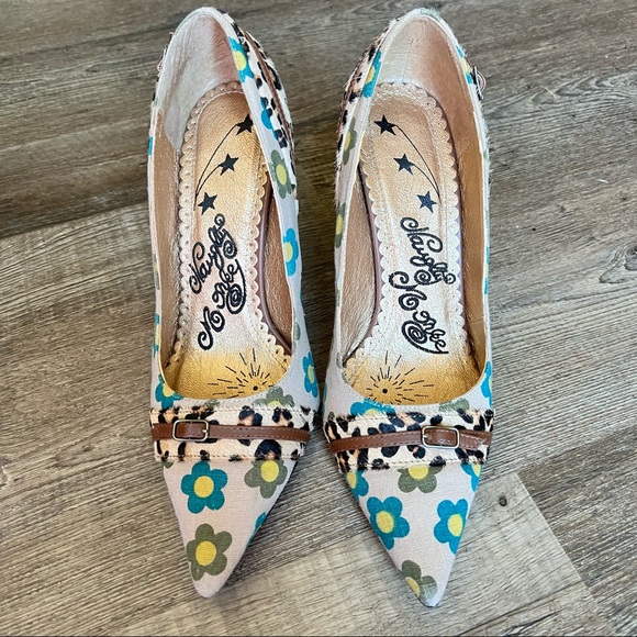 Naughty Monkey Leopard/Floral Heels (Fall 2005 season) - Picture 5 of 7